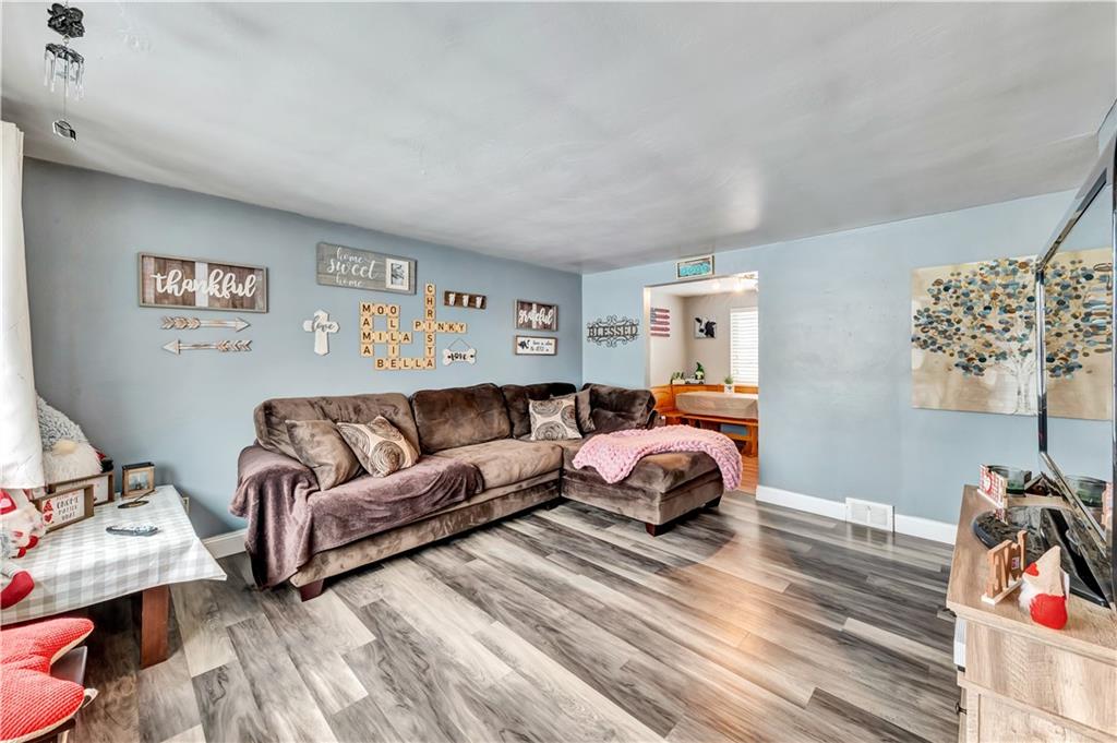 190 William Circle McKees Rocks, PA 15136 - Photo 5 of 22 Gallery Image 5