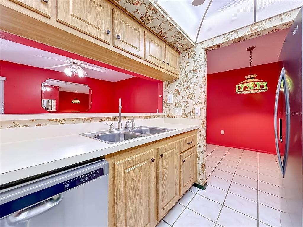 245 Medallion Boulevard, Unit G Madeira Beach, FL 33708 - Photo 18 of 47