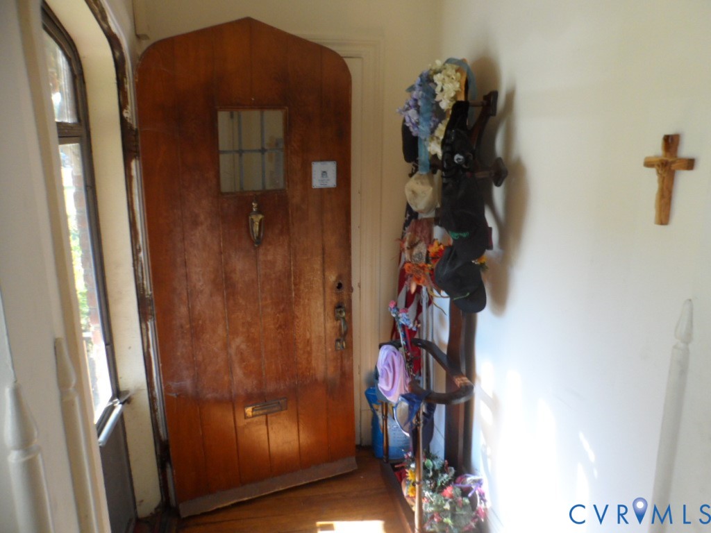 1716 Maple Shade Lane Richmond, VA 23227 - Photo 2 of 14 a view of entryway