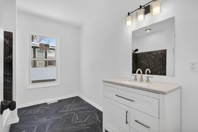 $160,000 | 1111 Loomis Street, Rockford, IL 61102