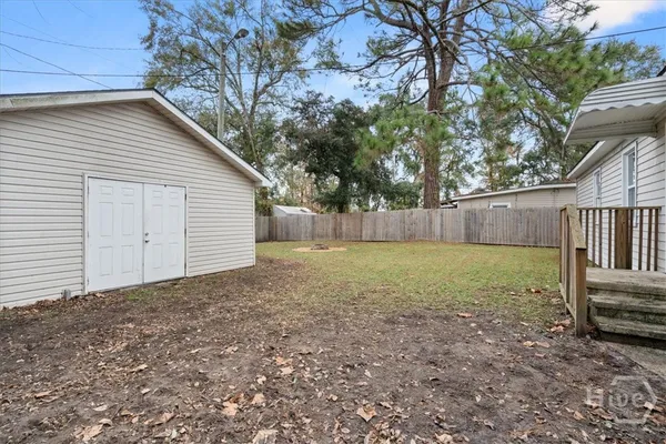 $2,600 | 325 Manor Drive, Savannah, GA 31404