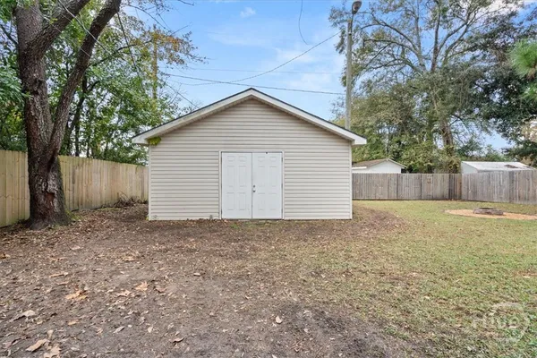 $2,600 | 325 Manor Drive, Savannah, GA 31404