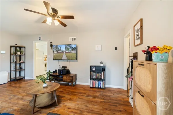 $2,600 | 325 Manor Drive, Savannah, GA 31404