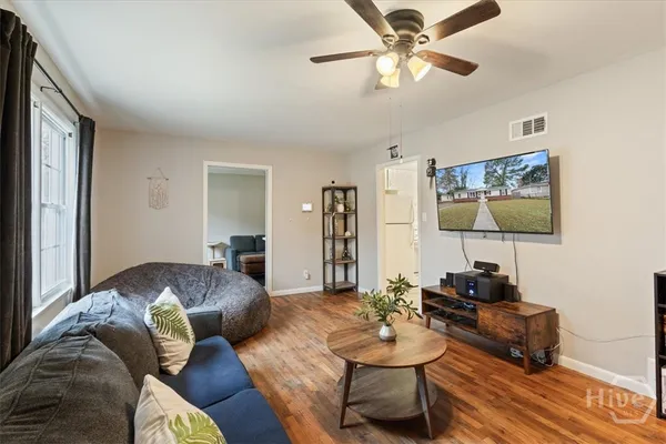 $2,600 | 325 Manor Drive, Savannah, GA 31404