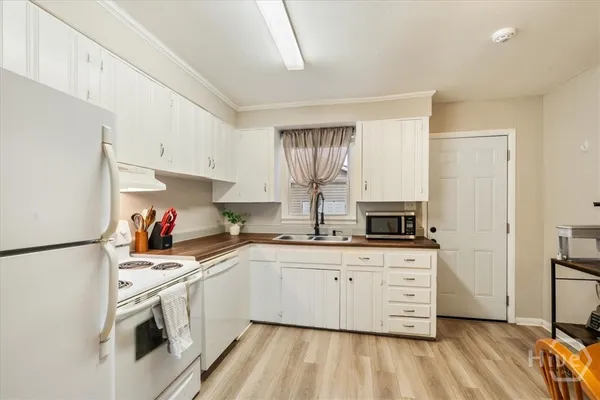 $2,600 | 325 Manor Drive, Savannah, GA 31404