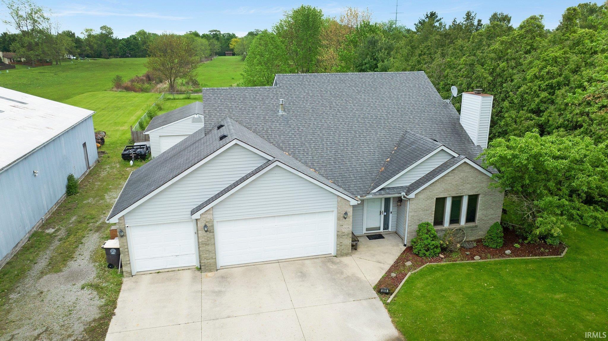 12008 Coldwater Road Fort Wayne, IN 46845 - Photo 4 of 36