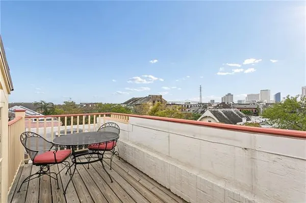 $349,000 | 633 Esplanade Avenue, Unit 101, New Orleans, LA 70116