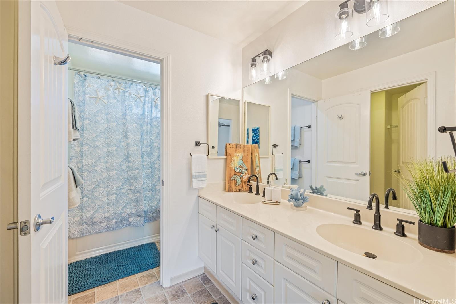 87-2165 Pakeke Street, Unit 59 Waianae, HI 96792 - Photo 11 of 22 Primary Bathroom