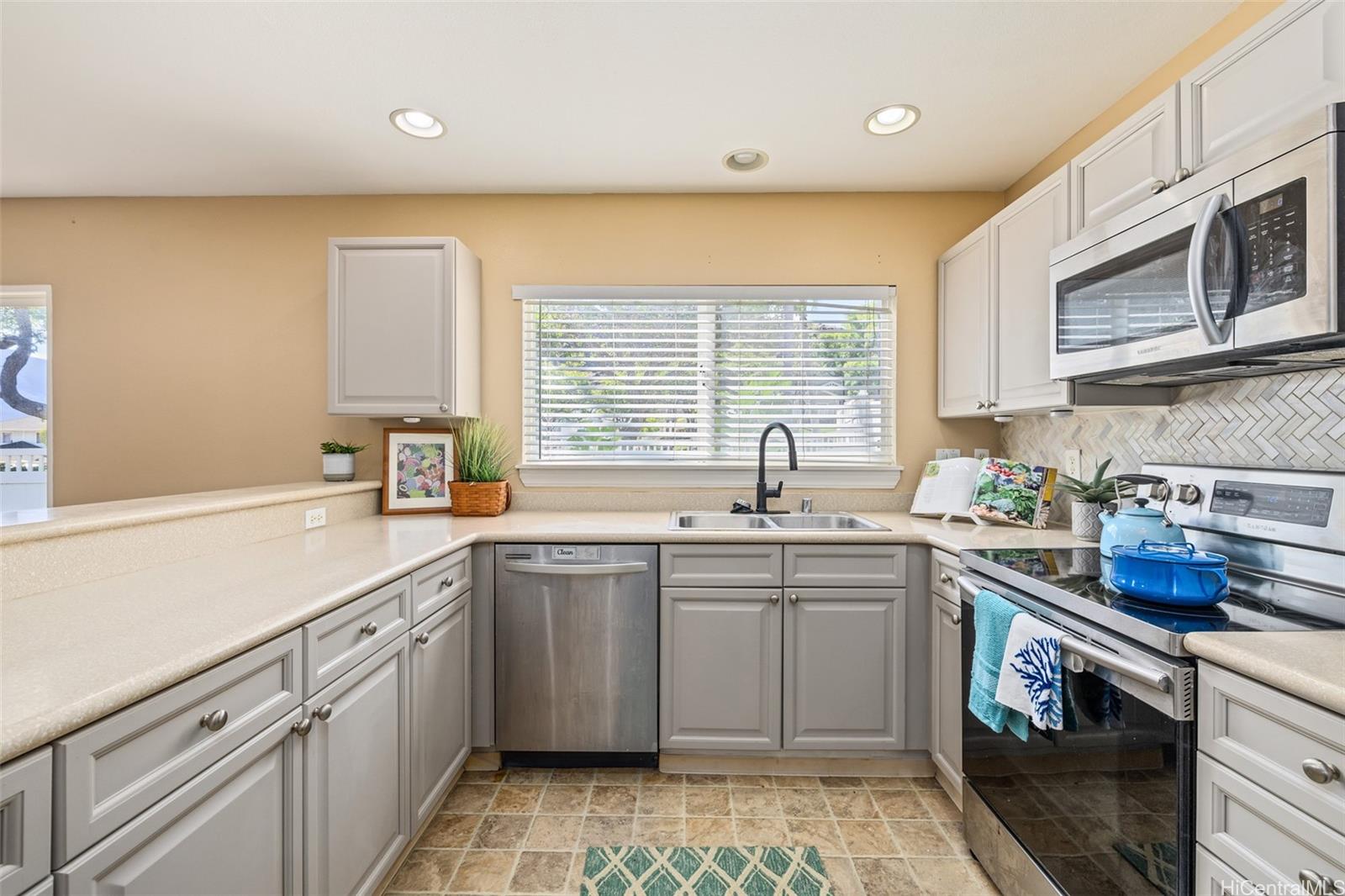 87-2165 Pakeke Street, Unit 59 Waianae, HI 96792 - Photo 5 of 22