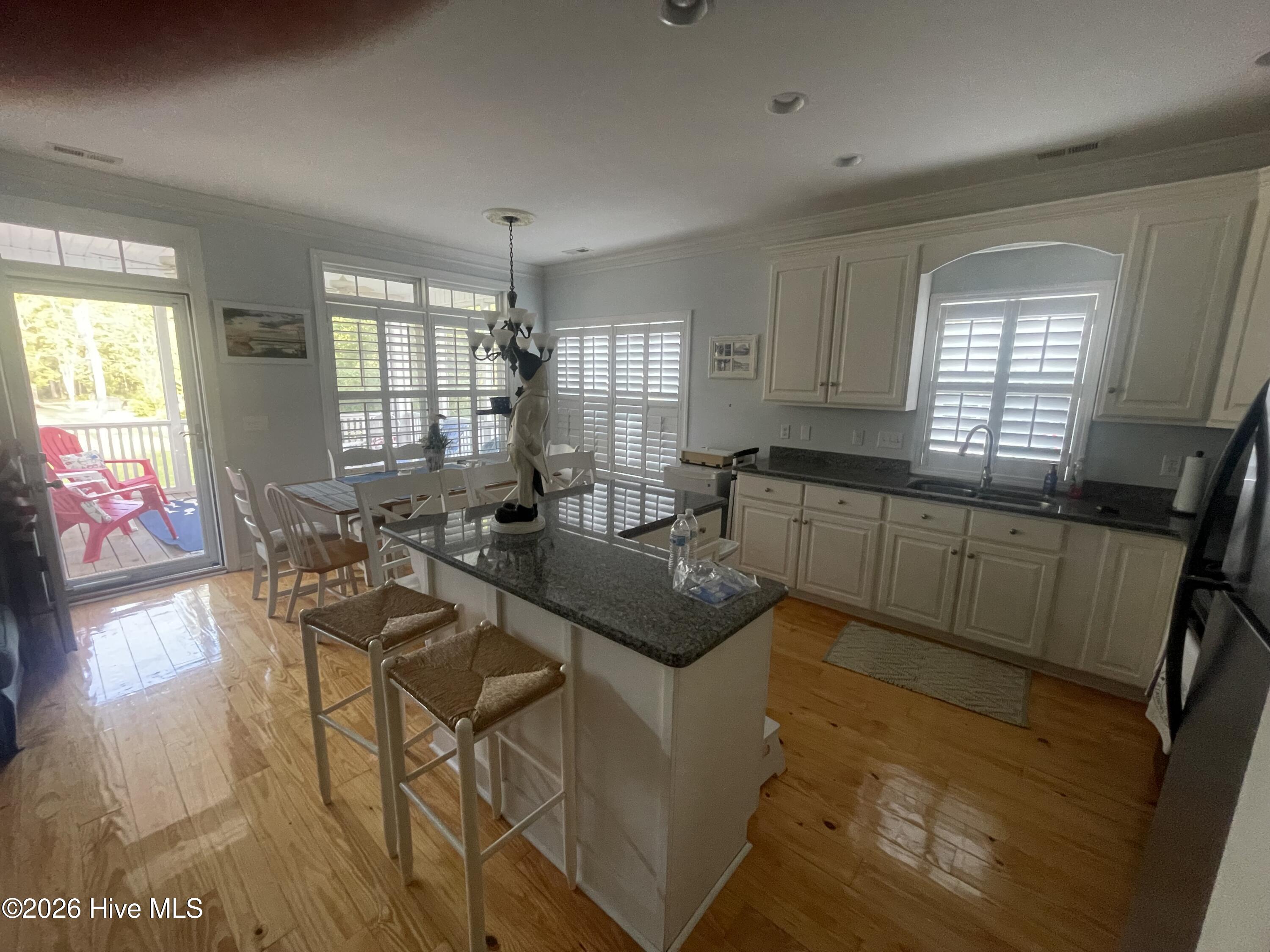 97 Woodbury Road Elizabethtown, NC 28337 - Photo 9 of 26 Kitchen with island seating