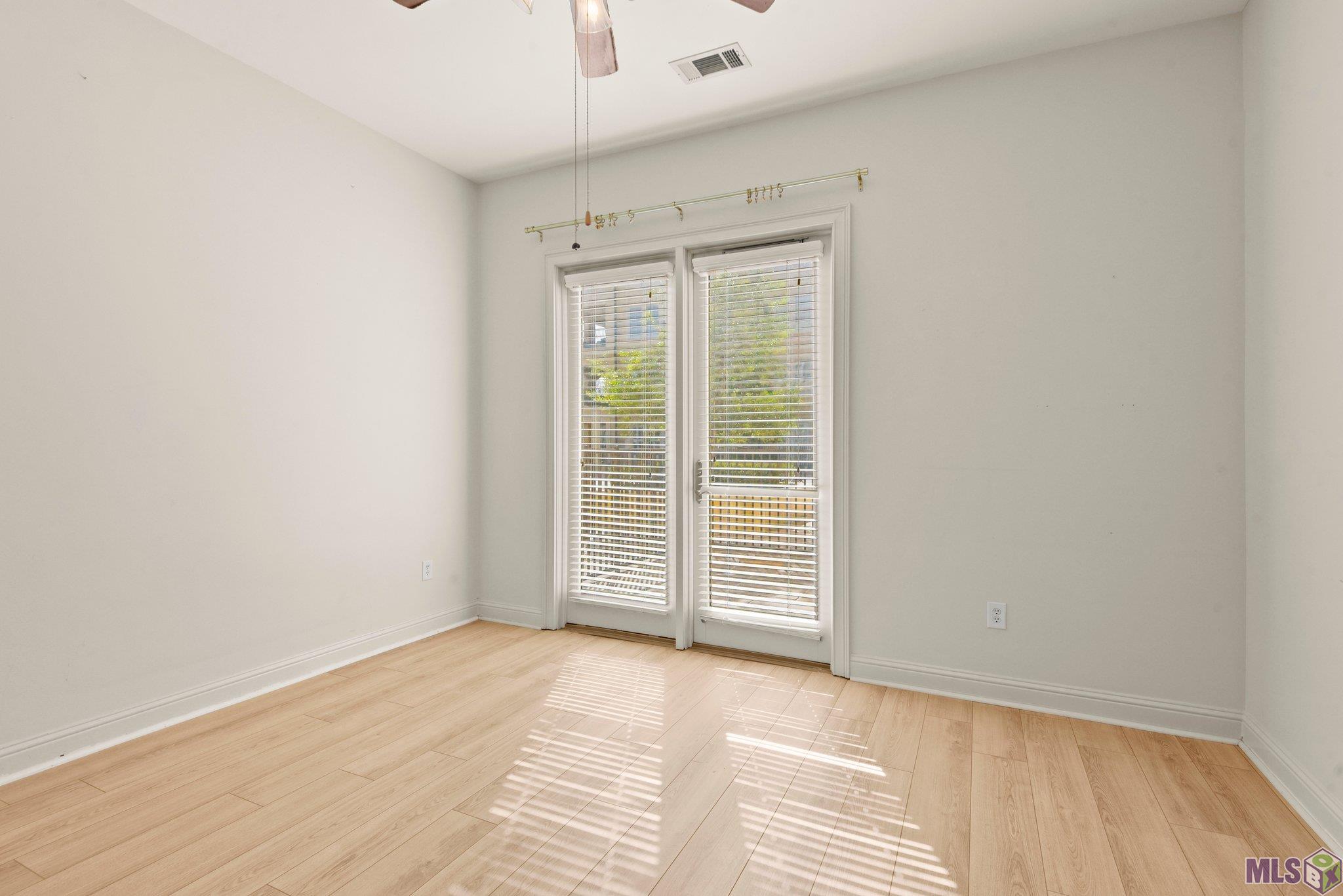 998 Stanford Avenue, Unit 211 Baton Rouge, LA 70808 - Photo 14 of 26 Guest Bedroom