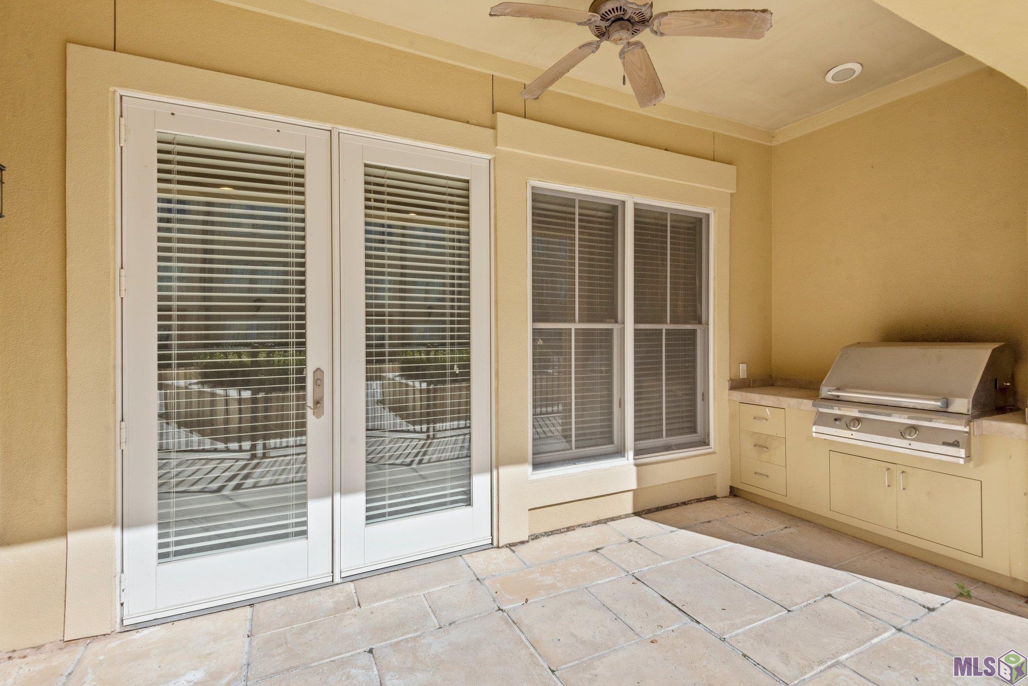 998 Stanford Avenue, Unit 211 Baton Rouge, LA 70808 - Photo 17 of 26 Patio