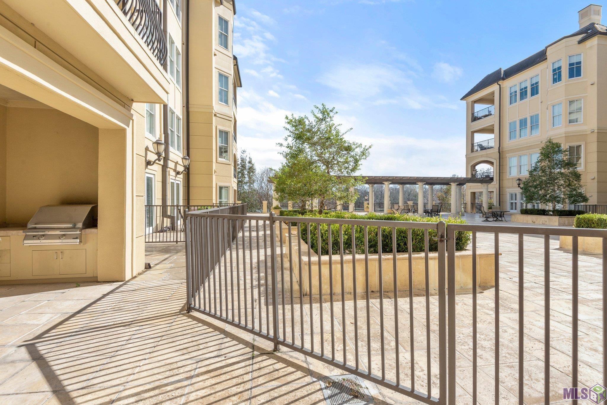 998 Stanford Avenue, Unit 211 Baton Rouge, LA 70808 - Photo 19 of 26 Courtyard Level Patio Access