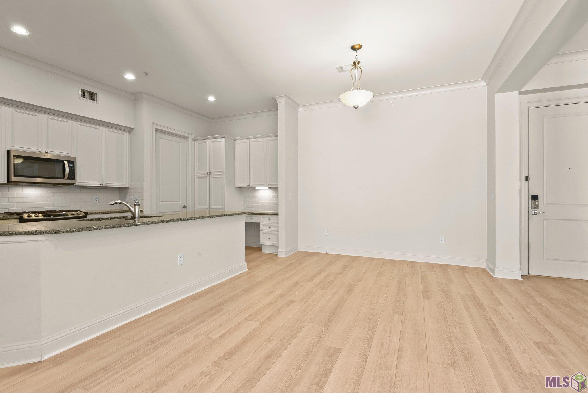 998 Stanford Avenue, Unit 211 Baton Rouge, LA 70808 - Photo 5 of 26 Dining Room