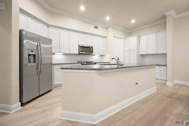 $550,000 | 998 Stanford Avenue, Unit 211, Baton Rouge, LA 70808