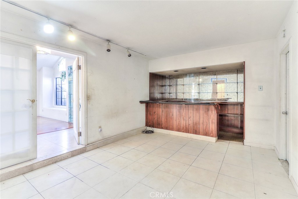 905 Brighton Way Montebello, CA 90640 - Photo 13 of 23 en empty room with a kitchen and windows