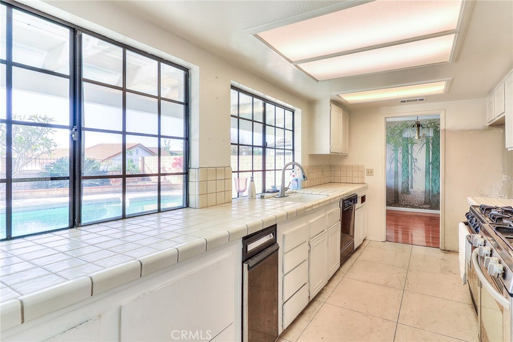 905 Brighton Way Montebello, CA 90640 - Photo 9 of 23 a large kitchen with kitchen island granite countertop a large window