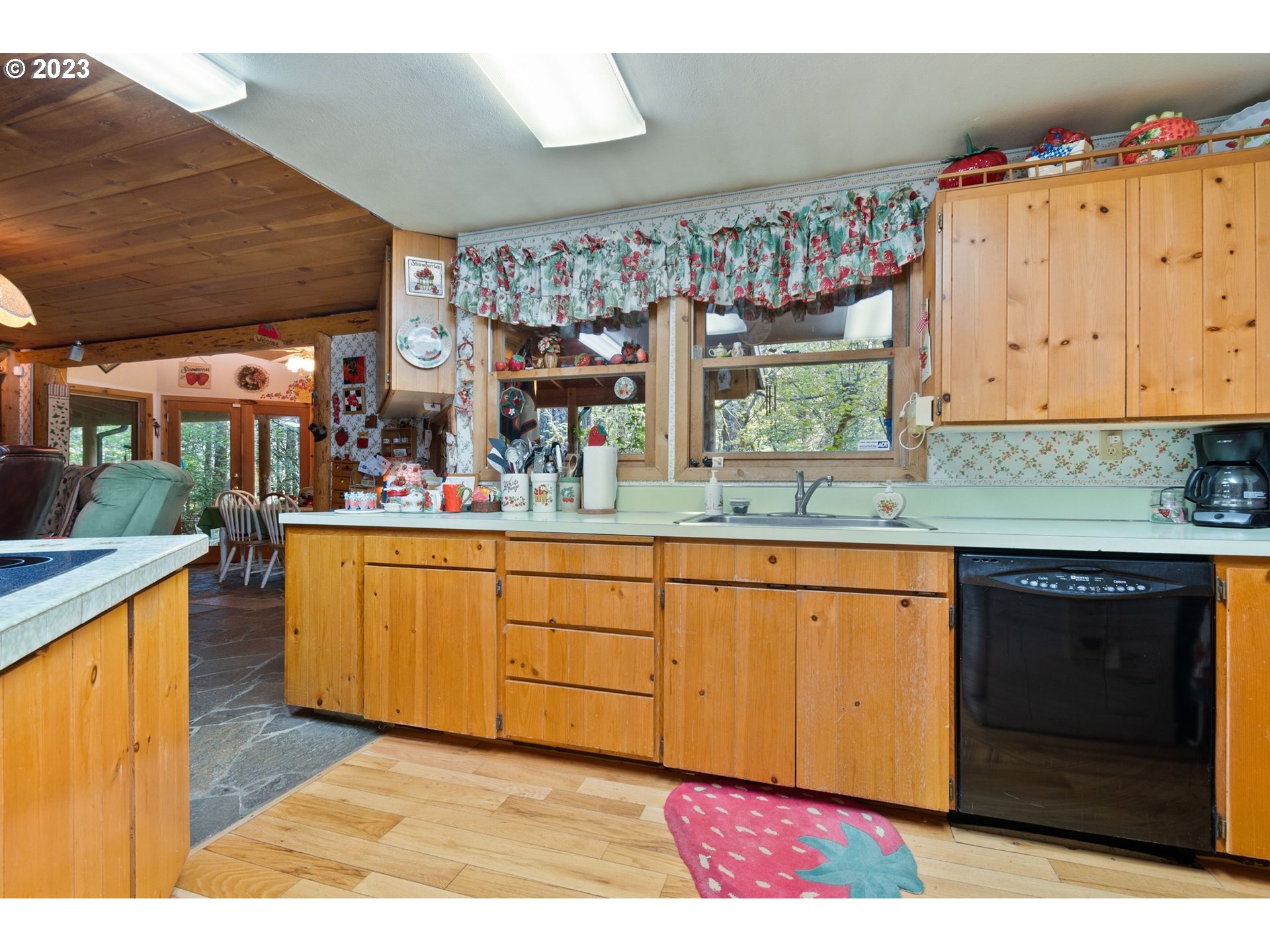 52 Summer Road Carson, WA 98610 - Photo 15 of 48 Gallery Image 15
