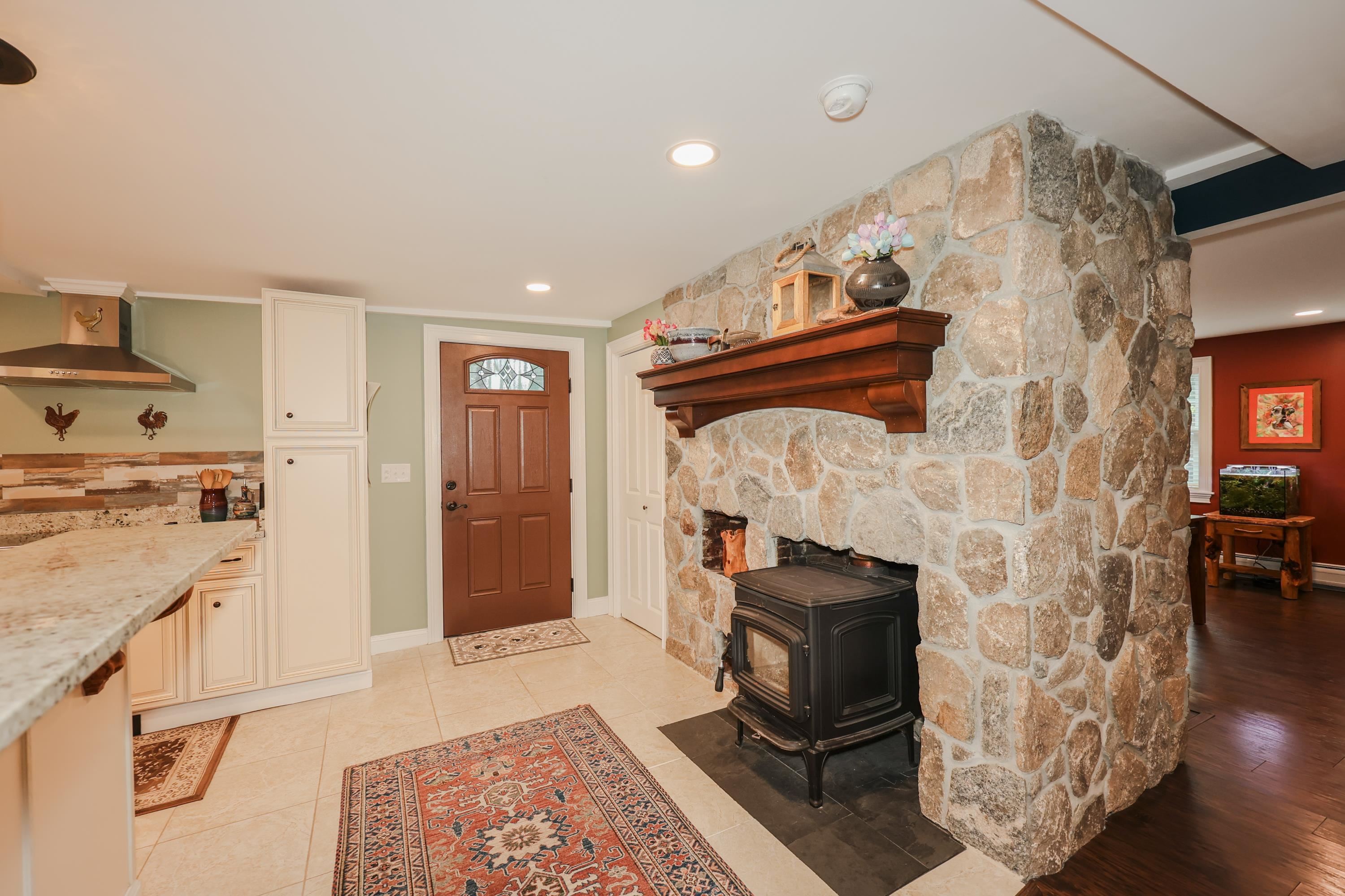 1279 Hopkinton Road Hopkinton, NH 03229 - Photo 3 of 40