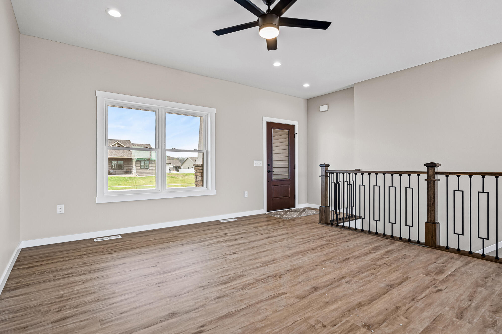 652 Boone Lane Holmen, WI 54636 - Photo 2 of 23 Entrance