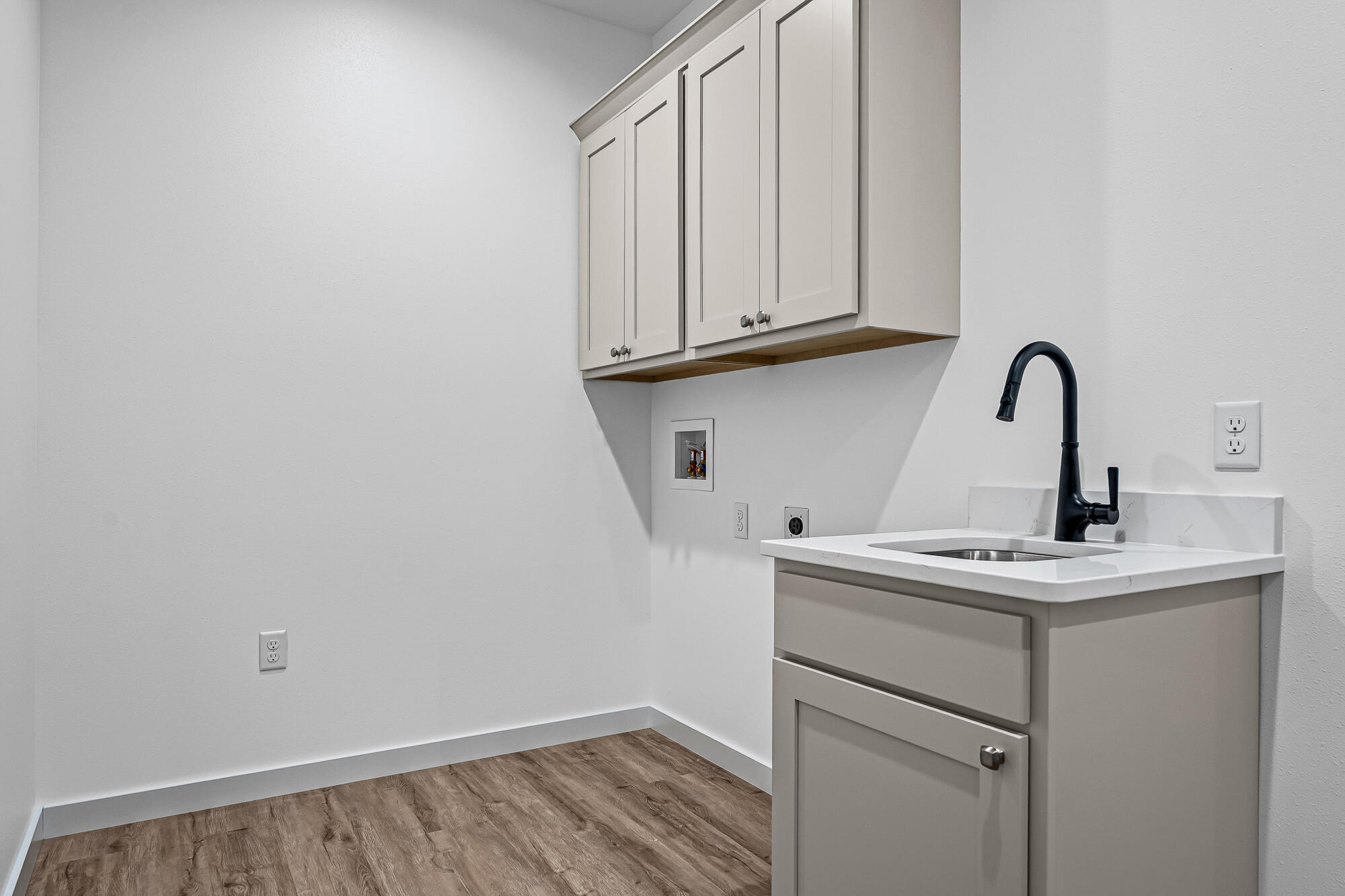 652 Boone Lane Holmen, WI 54636 - Photo 8 of 23 Laundry/Mudroom