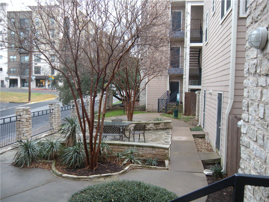 2414 Longview Street, Unit 305 Austin, TX 78705 - Photo 3 of 13