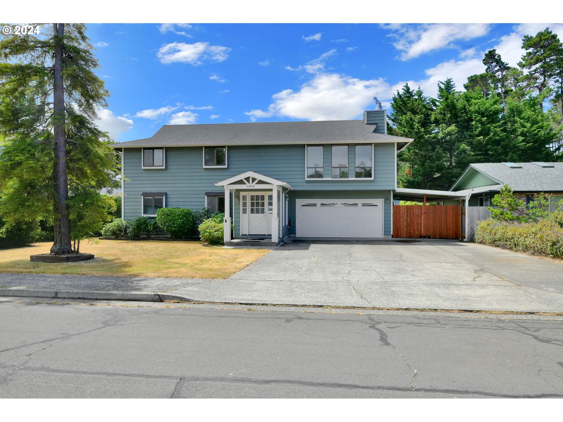 1490 Myrtle Loop Florence, OR 97439 - Photo 1 of 48 Gallery Image 1