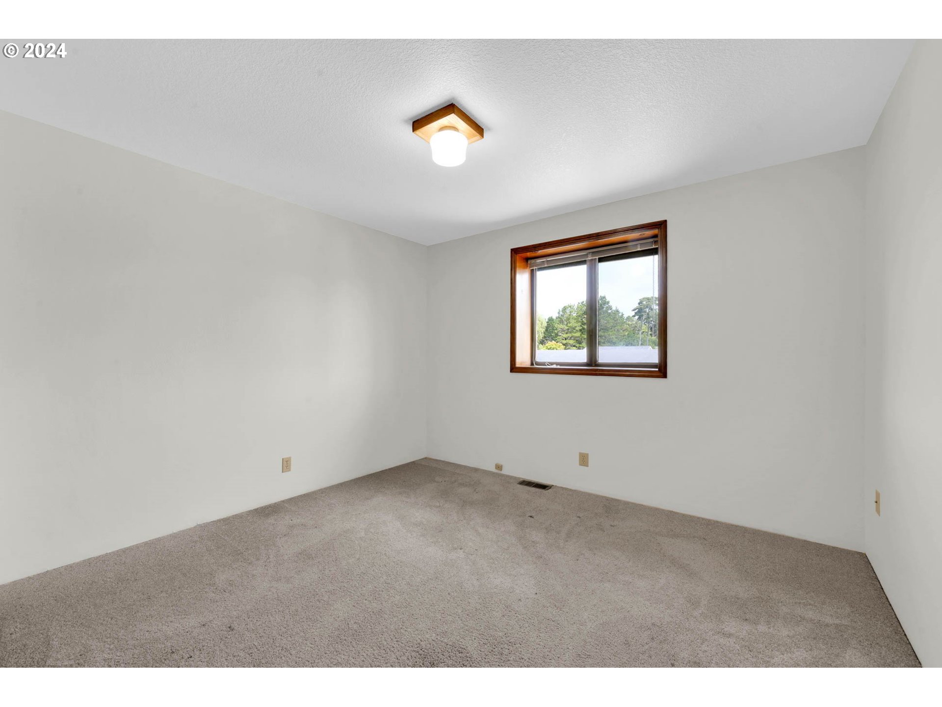 1490 Myrtle Loop Florence, OR 97439 - Photo 15 of 48 Gallery Image 15