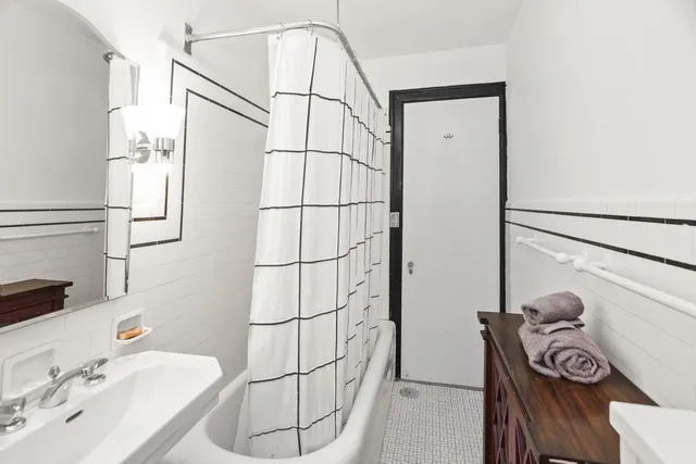 $375,000 | 3300 North Lake Shore Drive, Unit 8D, Chicago, IL 60657