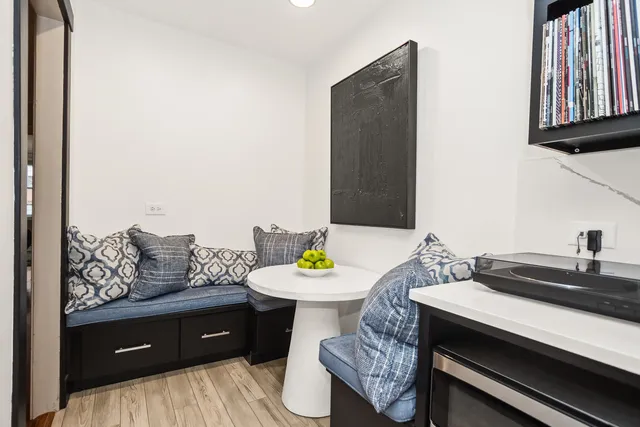 $375,000 | 3300 North Lake Shore Drive, Unit 8D, Chicago, IL 60657