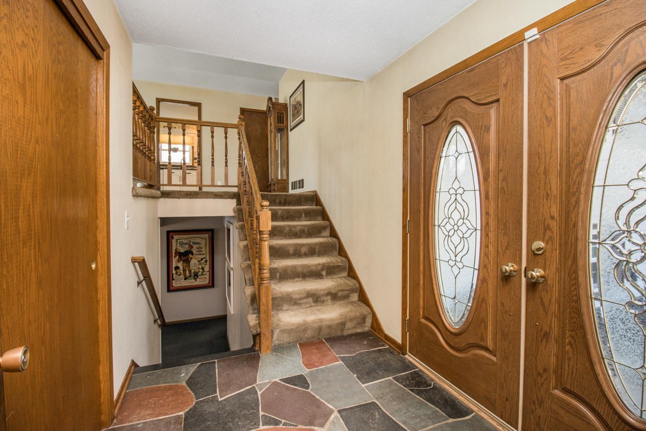 10670 Utica Road South Bloomington, MN 55437 - Photo 4 of 24 Gallery Image 4