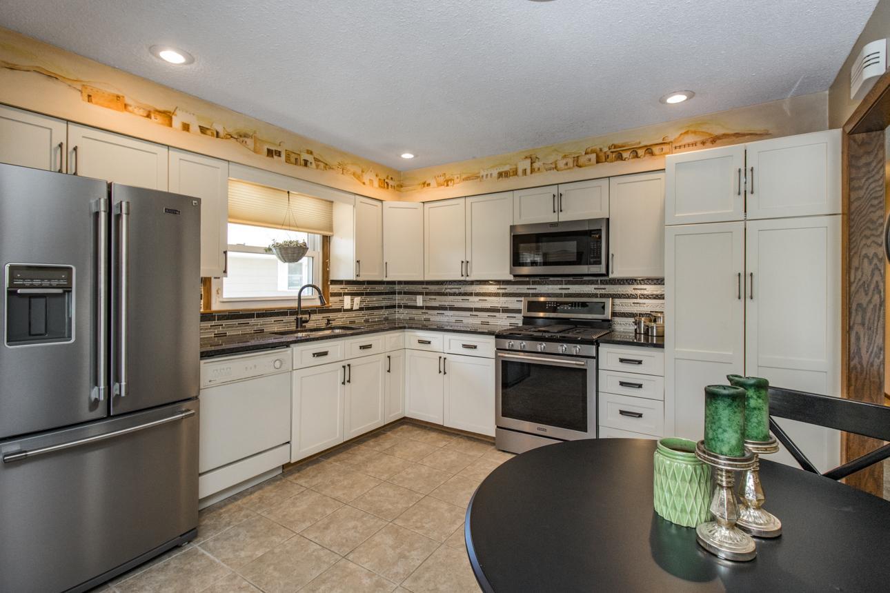 10670 Utica Road South Bloomington, MN 55437 - Photo 9 of 24 Gallery Image 9