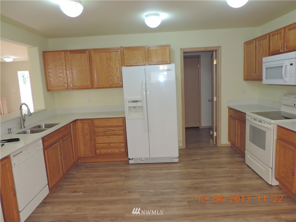 2702 Northeast 2nd Street Renton, WA 98056 - Photo 2 of 16