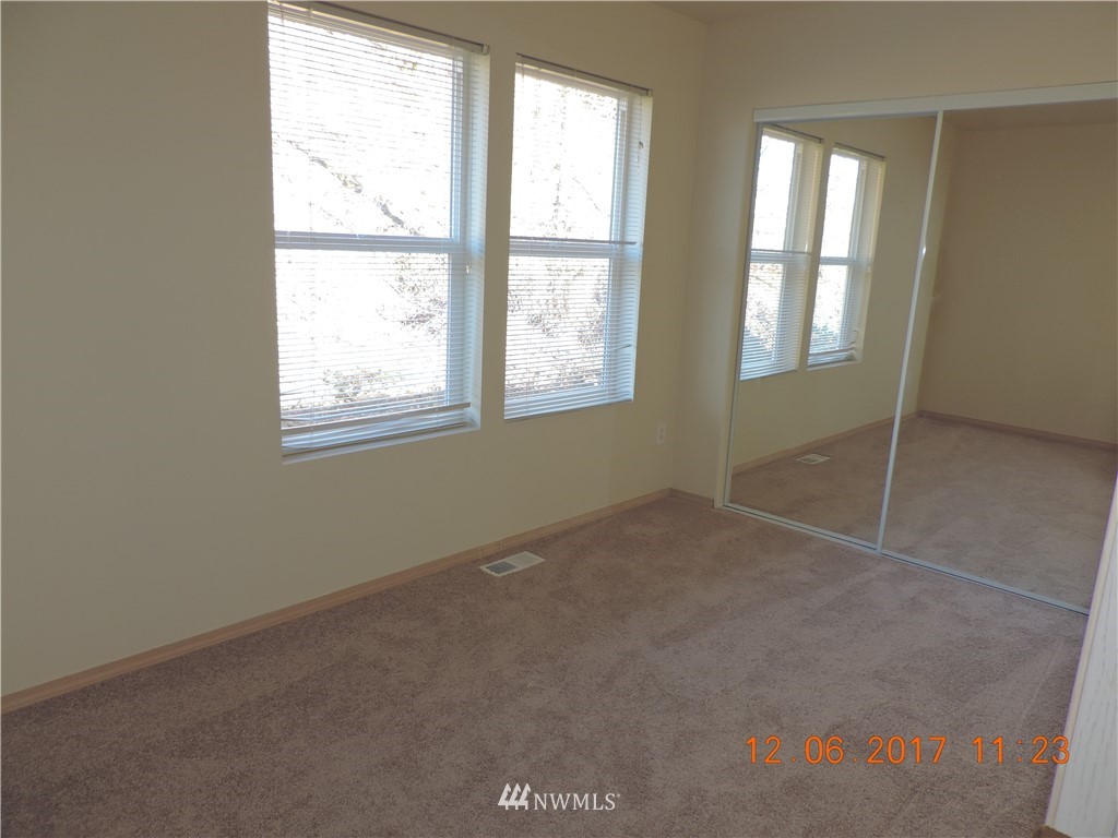 2702 Northeast 2nd Street Renton, WA 98056 - Photo 7 of 16