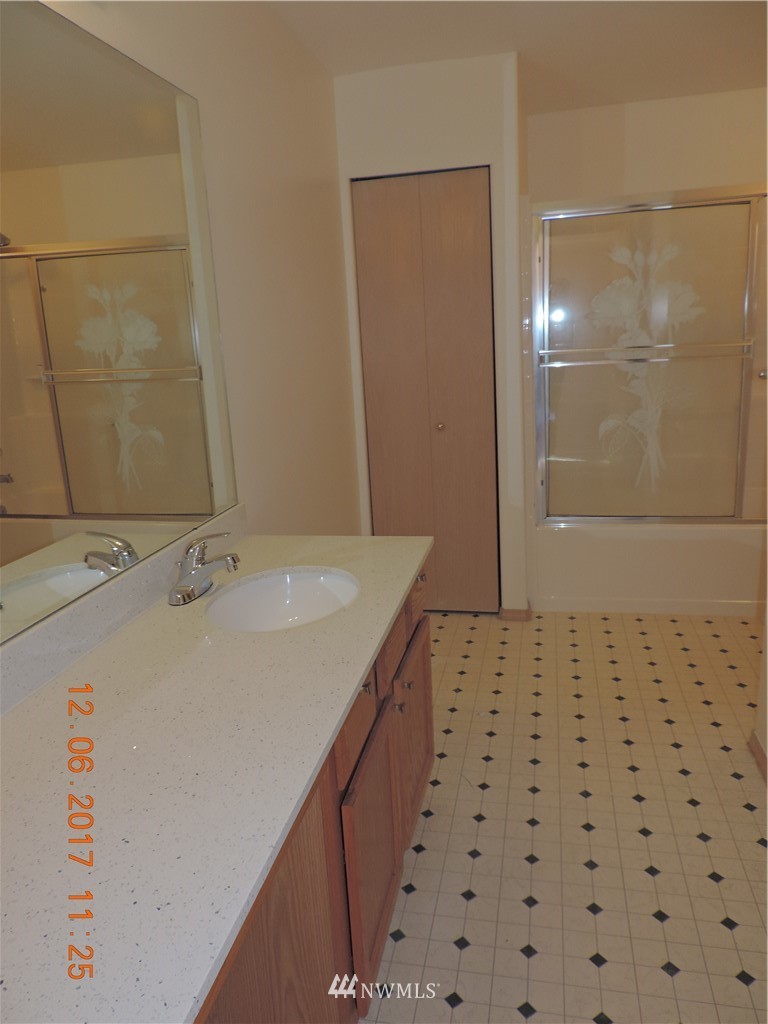 2702 Northeast 2nd Street Renton, WA 98056 - Photo 8 of 16