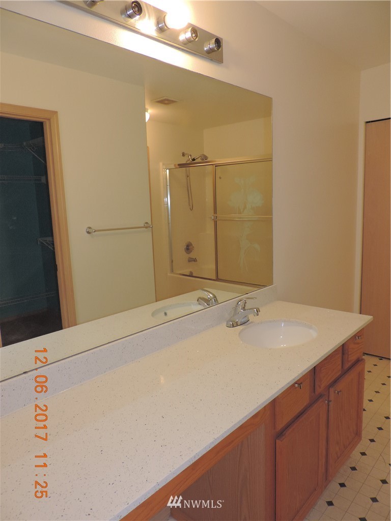 2702 Northeast 2nd Street Renton, WA 98056 - Photo 9 of 16