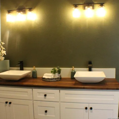 $1,160,000 | 13055 Tonne Drive East, New Braunfels, TX 78132