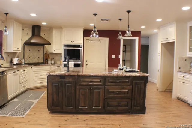 $1,160,000 | 13055 Tonne Drive East, New Braunfels, TX 78132