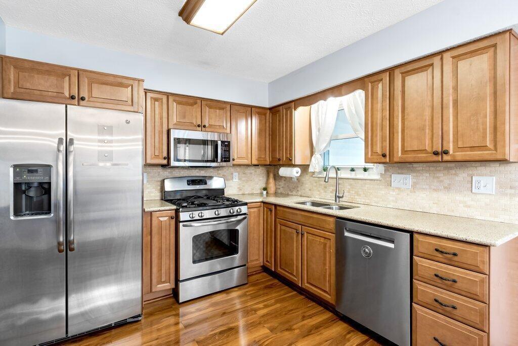 8189 Longhorn Road Powell, OH 43065 - Photo 4 of 24 KITCHEN