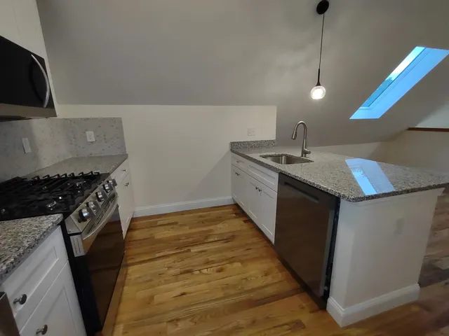 $2,575 | 394 Union Avenue, Unit 4, Laconia, NH 03246