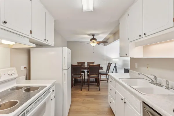 $139,900 | 4350 Brookside Court, Unit 114, Edina, MN 55436