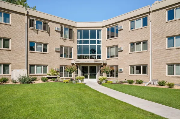 $139,900 | 4350 Brookside Court, Unit 114, Edina, MN 55436