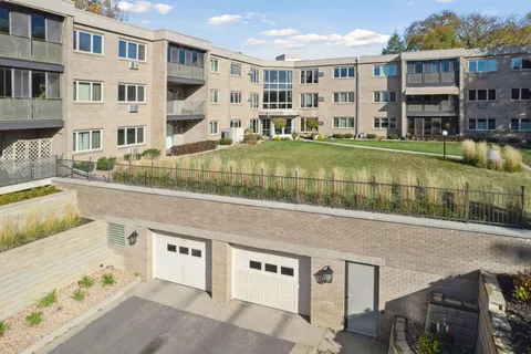 $144,500 | 4350 Brookside Court, Unit 114, Edina, MN 55436
