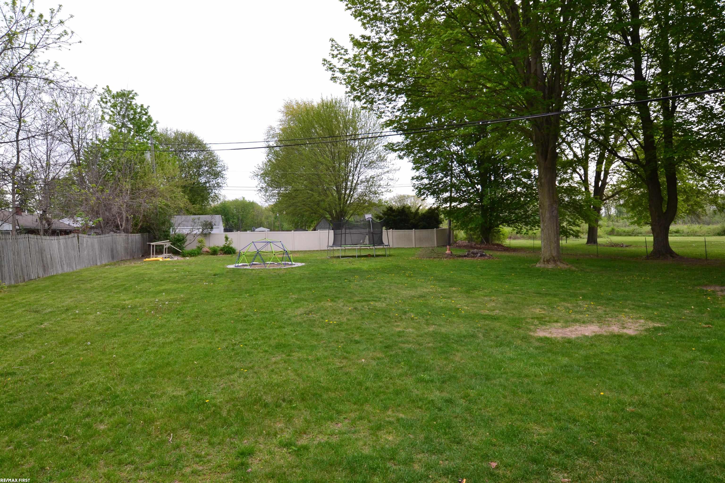 53580 Chesterfield Road New Baltimore, MI 48051 - Photo 20 of 20 50109167-19.JPG
