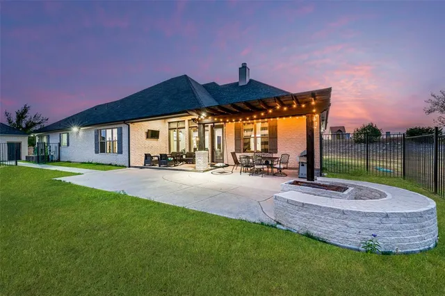 $725,000 | 101 Trail Ridge, Weatherford, TX 76087