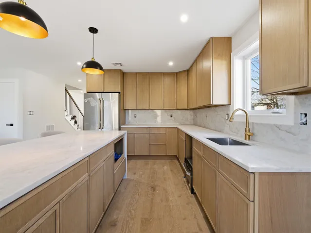 $999,000 | 138 Weigands Lane, Unit A, Secaucus, NJ 07094