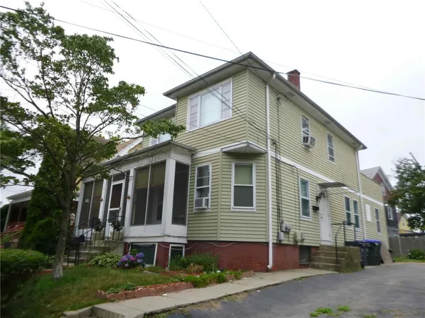 $2,300 | 1005 Narragansett Boulevard, Unit 1, Providence, RI 02905