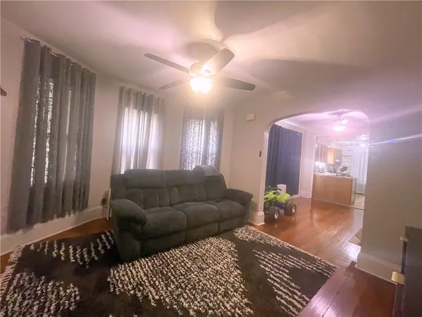 $2,300 | 1005 Narragansett Boulevard, Unit 1, Providence, RI 02905
