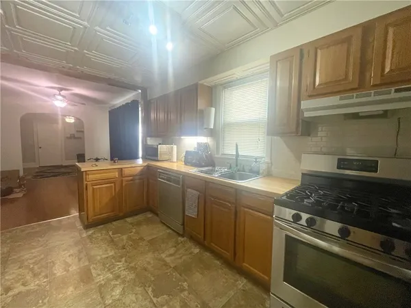 $2,300 | 1005 Narragansett Boulevard, Unit 1, Providence, RI 02905