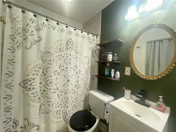 $2,300 | 1005 Narragansett Boulevard, Unit 1, Providence, RI 02905